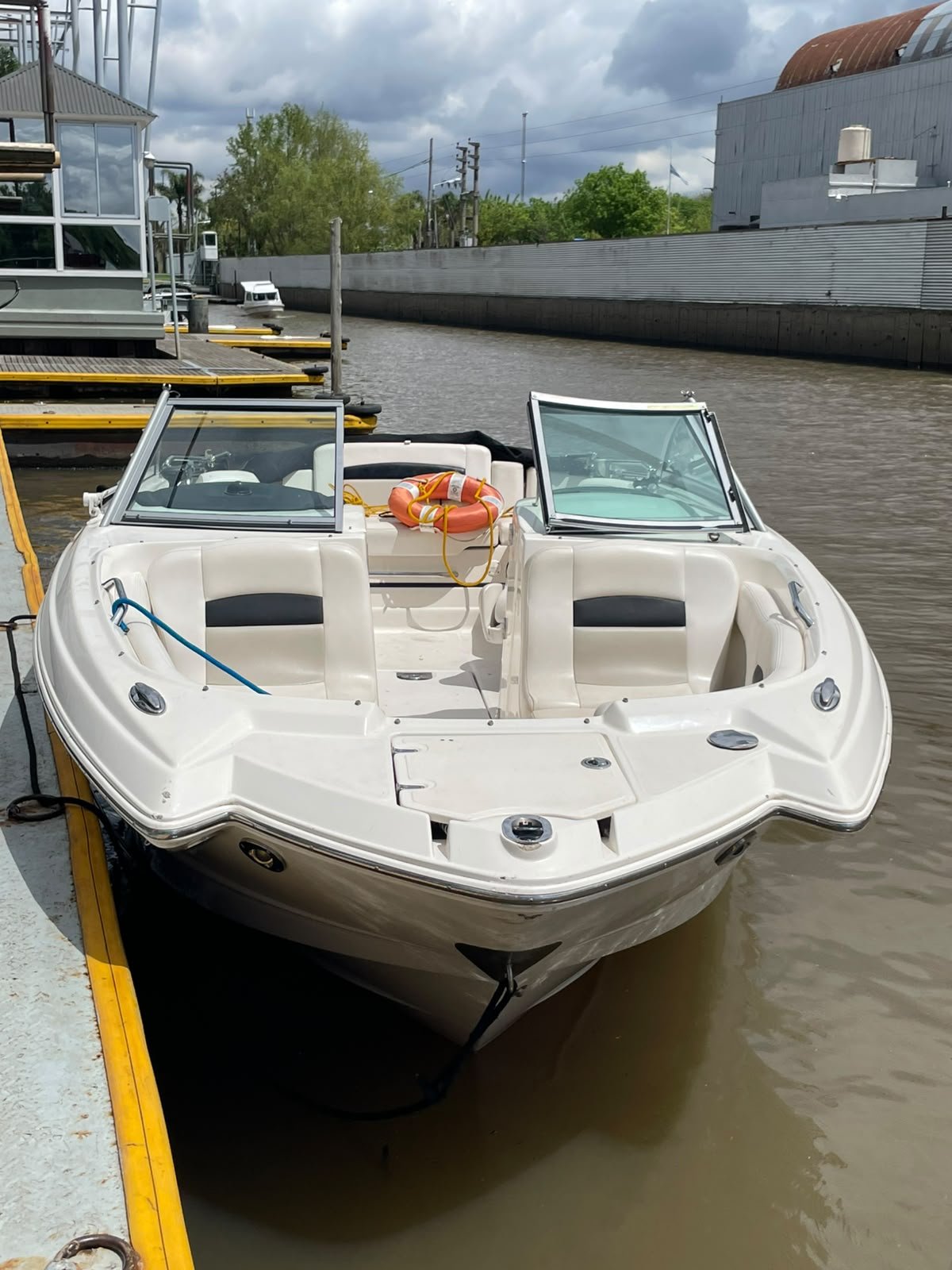 Lancha Chaparral Sunesta 224